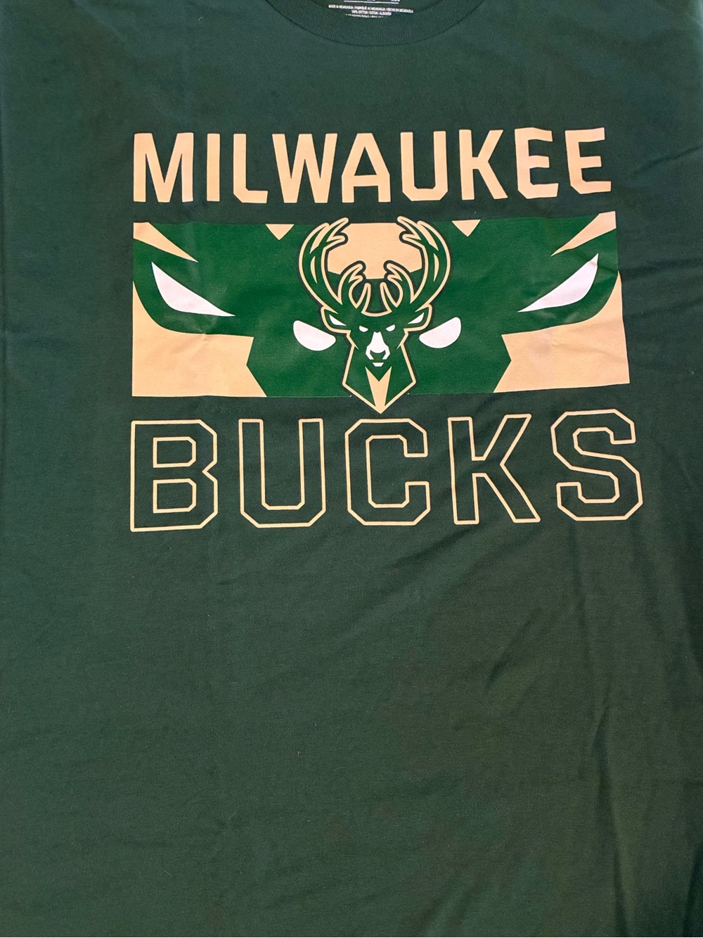Milwaukee Bucks Green Graphic Tee
